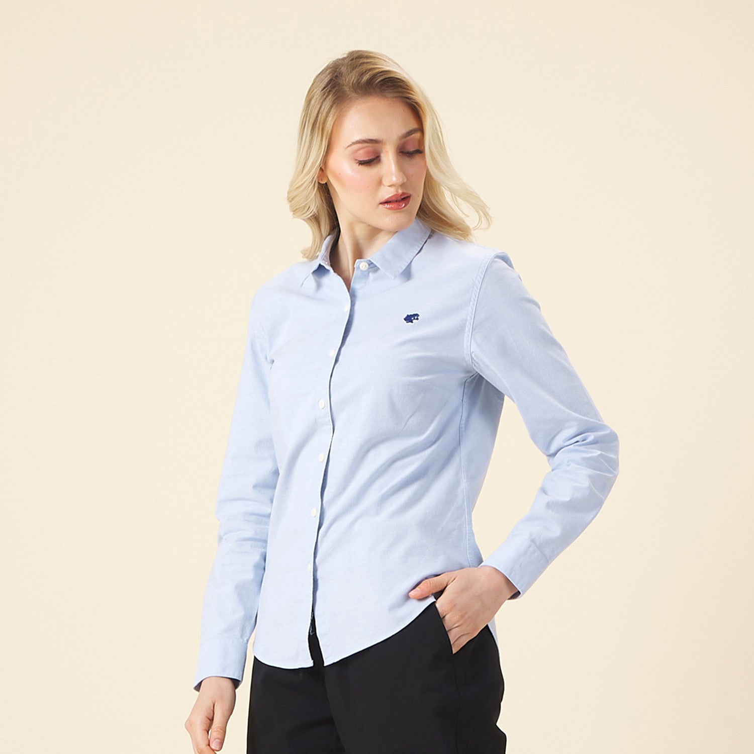 GIORDANO Women's Frog Stretch Oxford Acute Collar Long Sleeves Slim Fit Shirt (05345022)