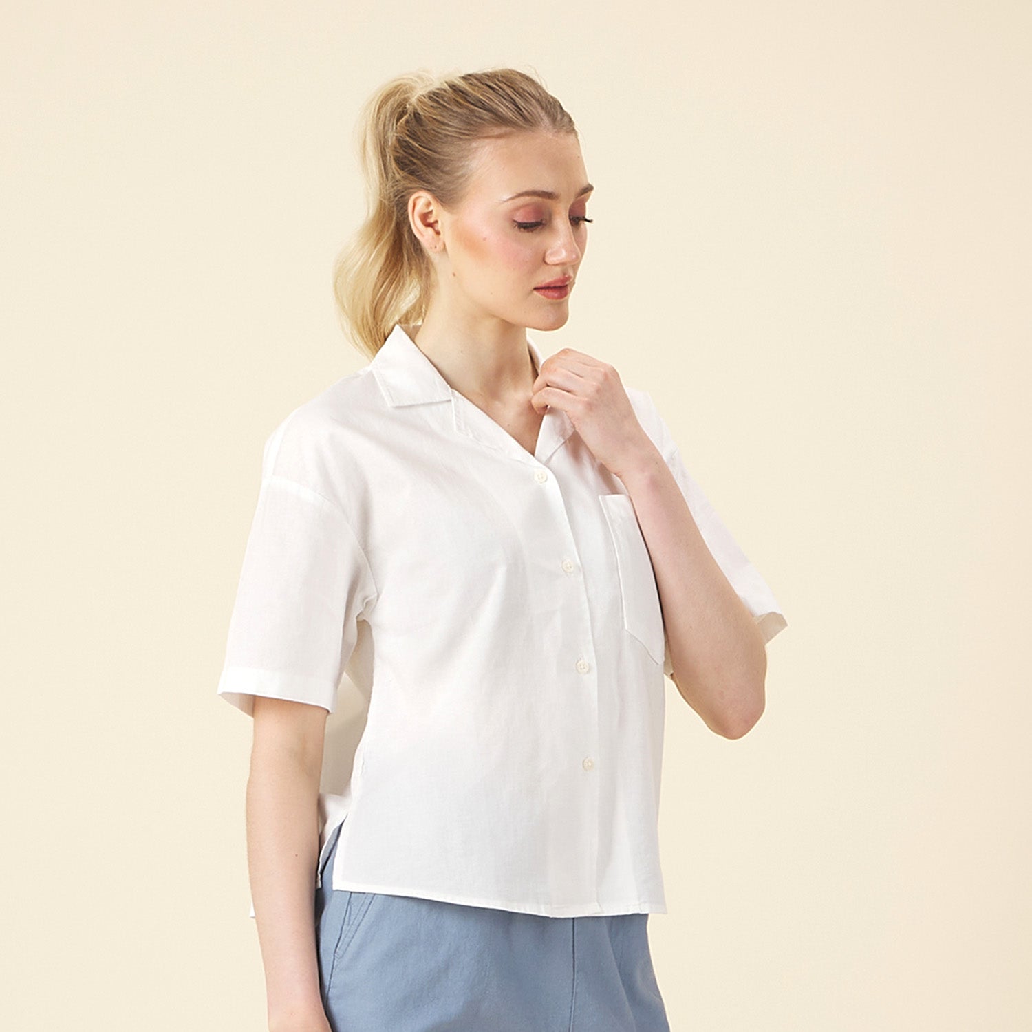GIORDANO Women's Cotton Linen Notch Collar Short Sleeves Loose Fit Shirt (05345213)