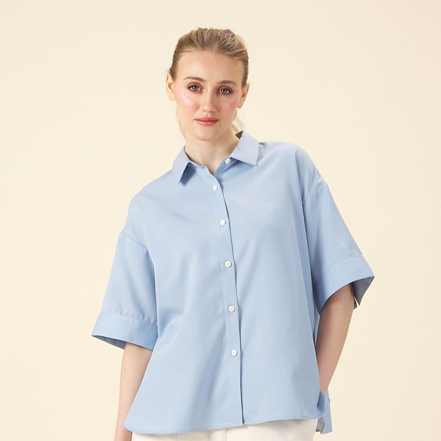 GIORDANO Women's Twill Acute Collar Short Sleeves Loose Fit Shirt (05345204)