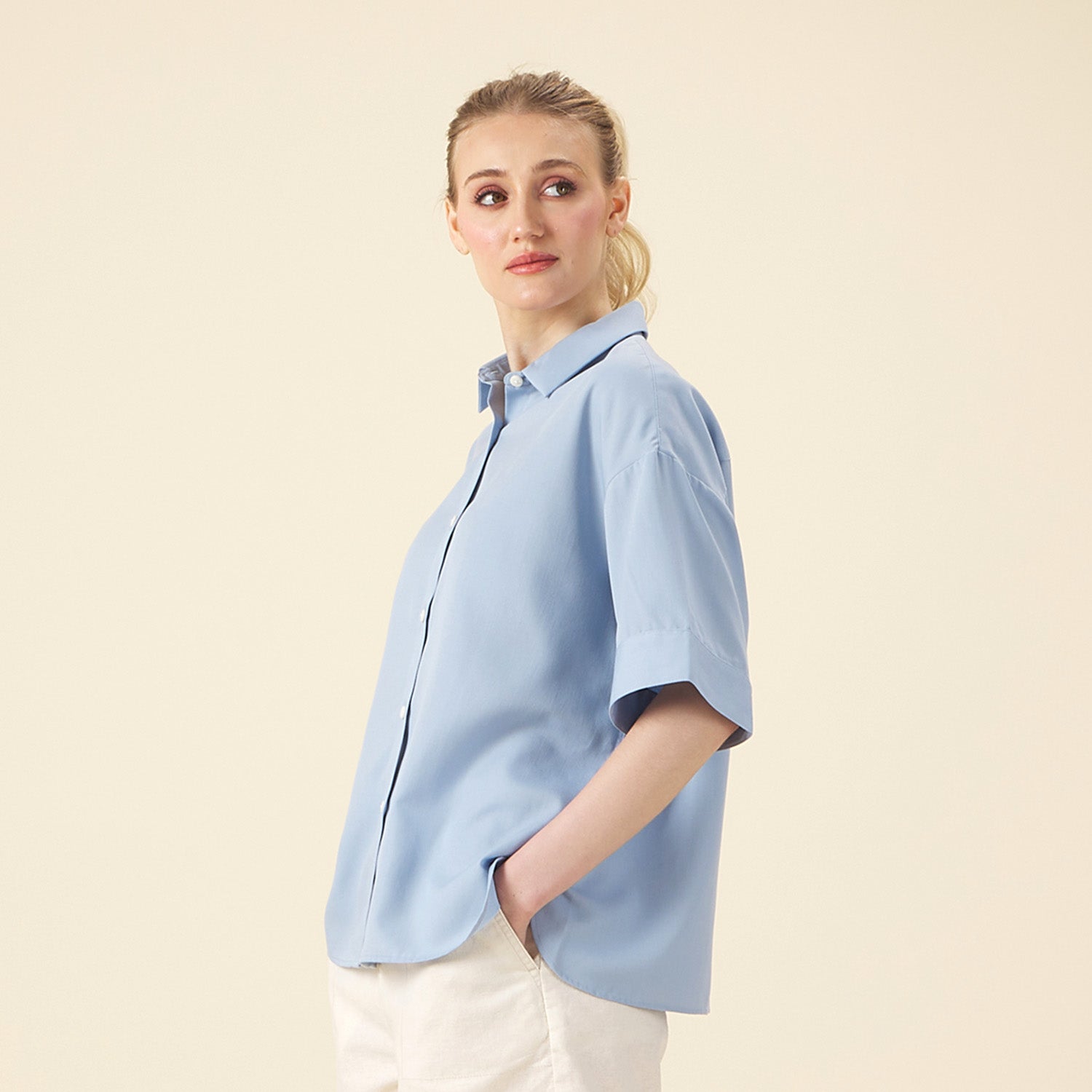 GIORDANO Women's Twill Acute Collar Short Sleeves Loose Fit Shirt (05345204)