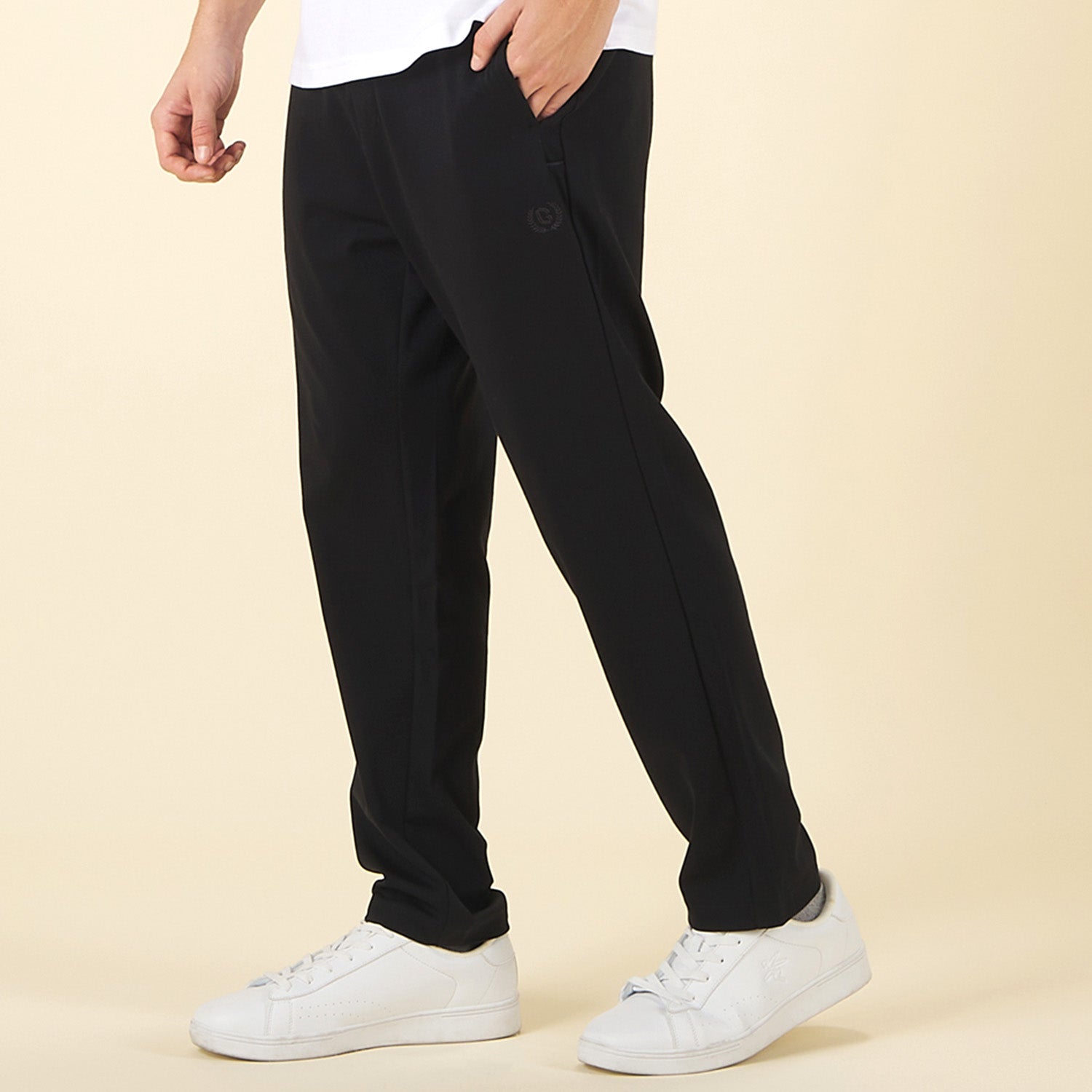 GIORDANO Men's Liquid Touch Mid Rise Slim Straight Jogger Pants (01115126)
