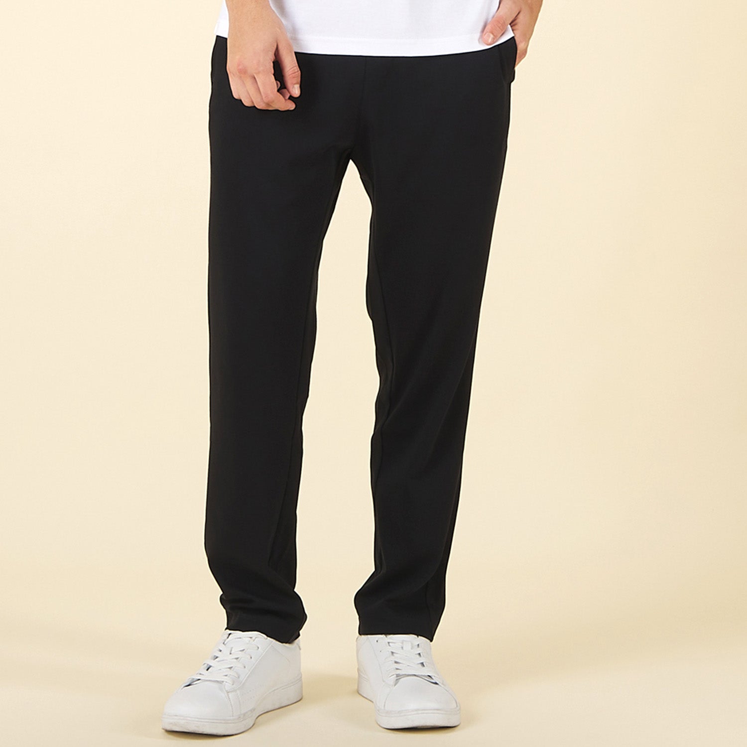 GIORDANO Men's Liquid Touch Mid Rise Slim Straight Jogger Pants (01115126)