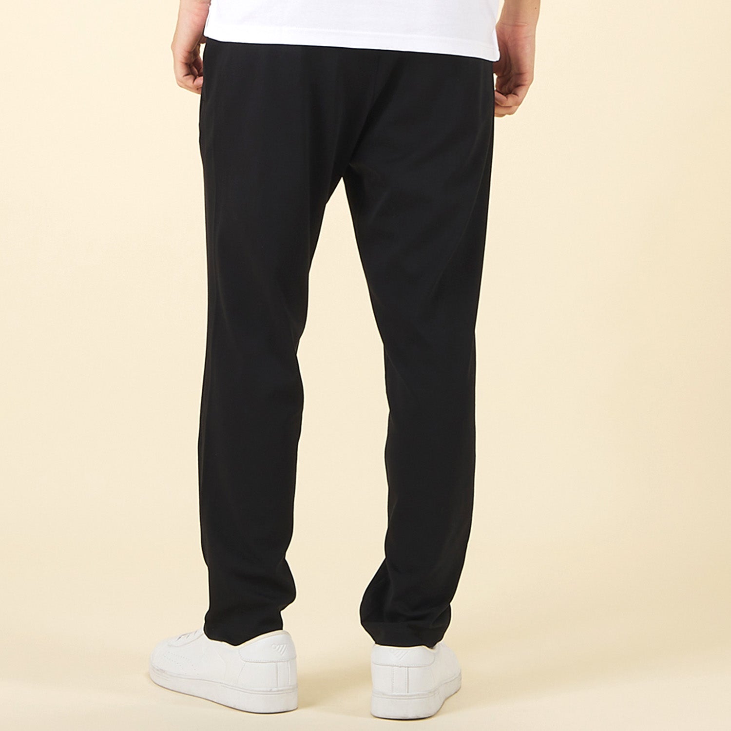 GIORDANO Men's Liquid Touch Mid Rise Slim Straight Jogger Pants (01115126)