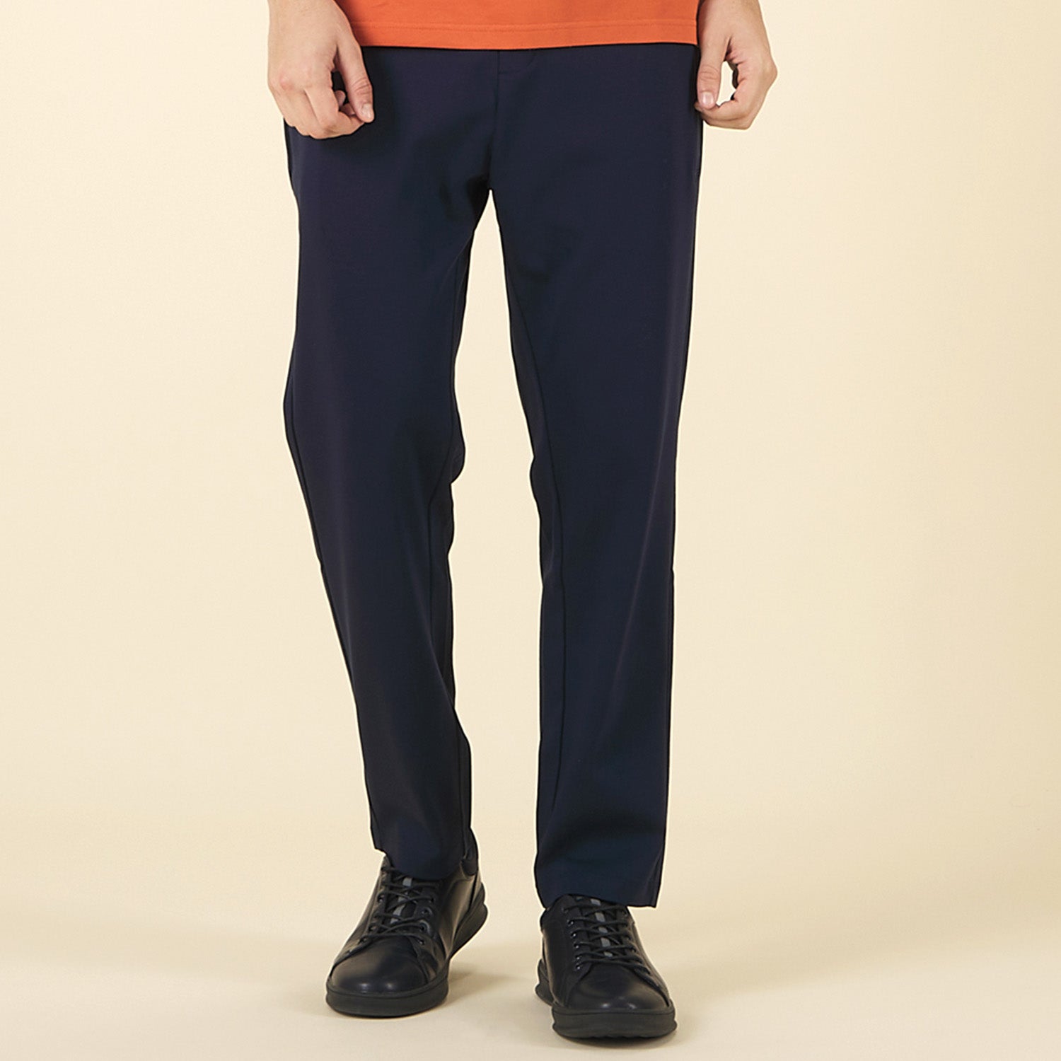 GIORDANO Men's Liquid Touch Mid Rise Slim Straight Jogger Pants (01115126)