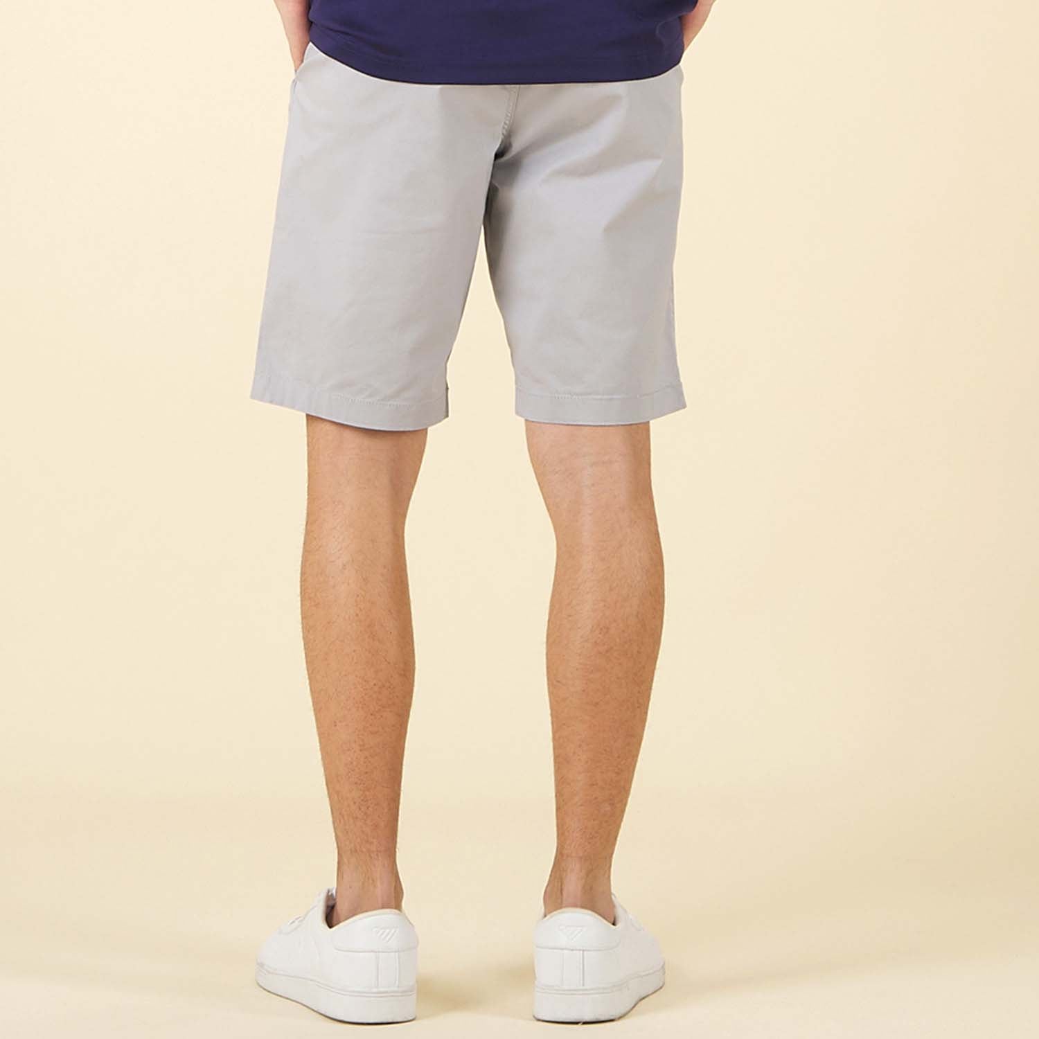 GIORDANO Men's Cotton Spandex Twill Low Rise Slim Tapered Fit Bermuda Shorts (01105202)