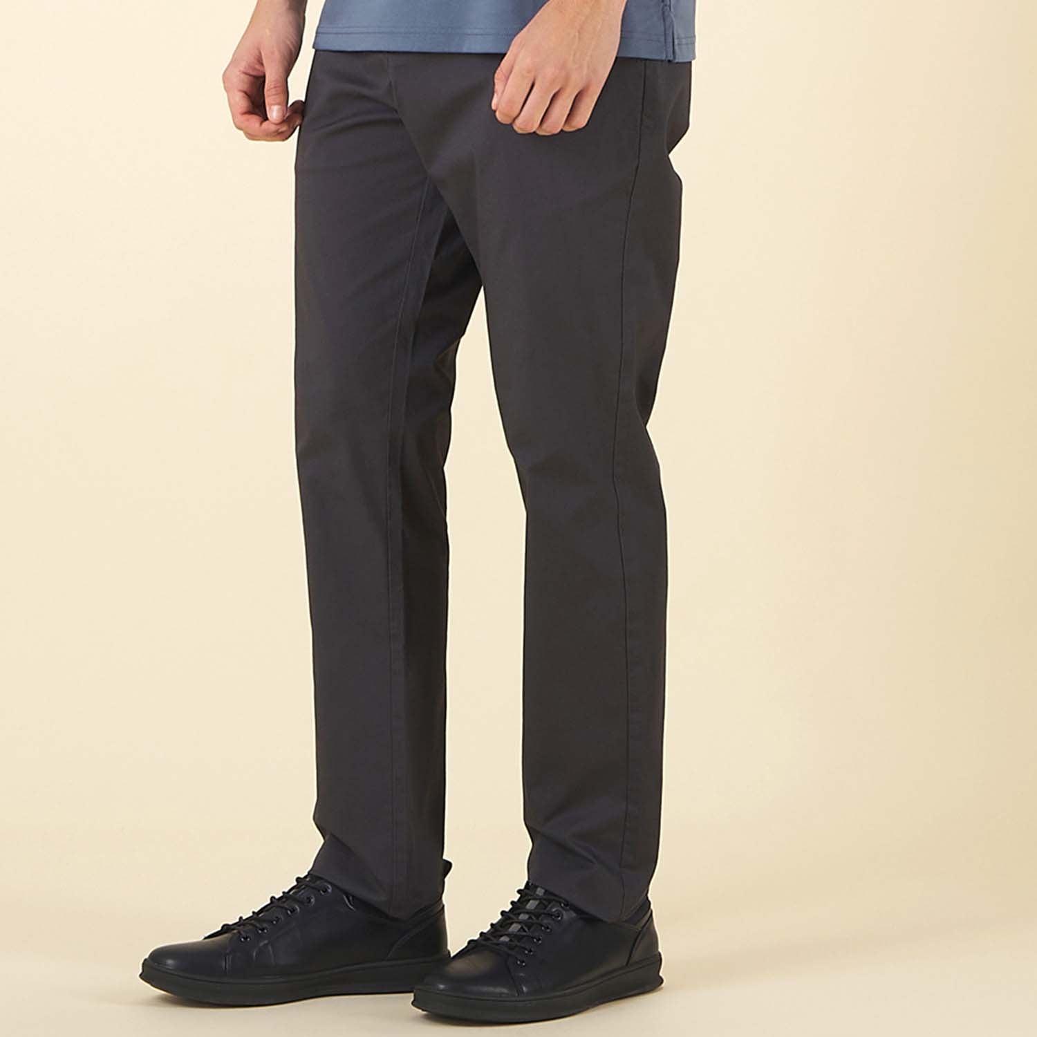 GIORDANO Men's Twill Mid Rise Regular Tapered Khaki Pants (01115010)
