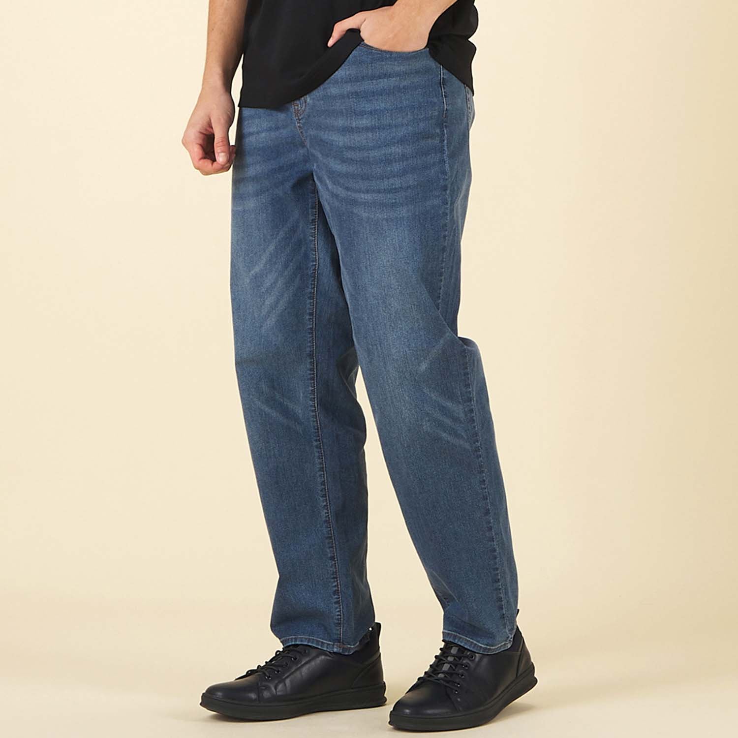 GIORDANO Men's Denim Mid Rise Regular Tapered Jeans (01115015)