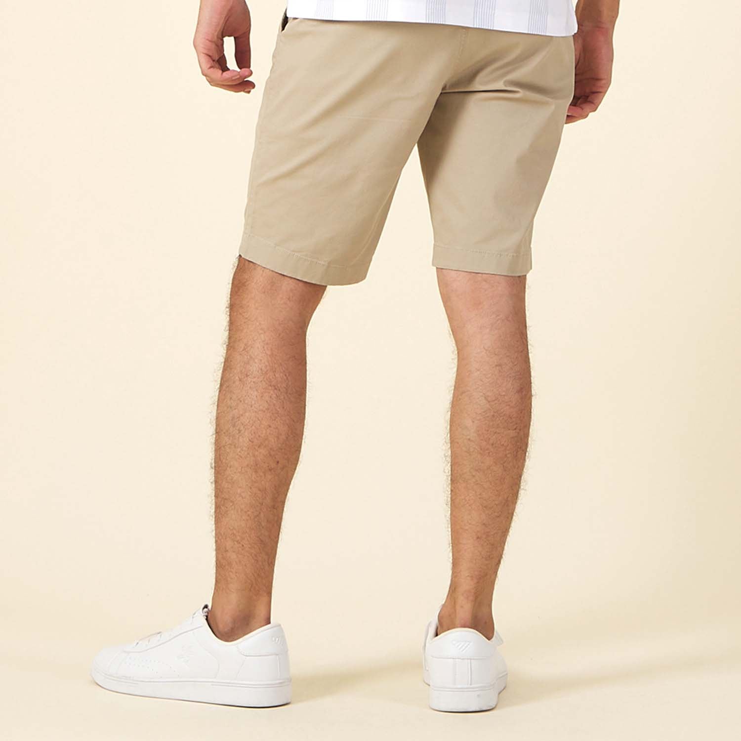 GIORDANO Men's Cotton Spandex Twill Low Rise Slim Tapered Fit Bermuda Shorts (01105202)