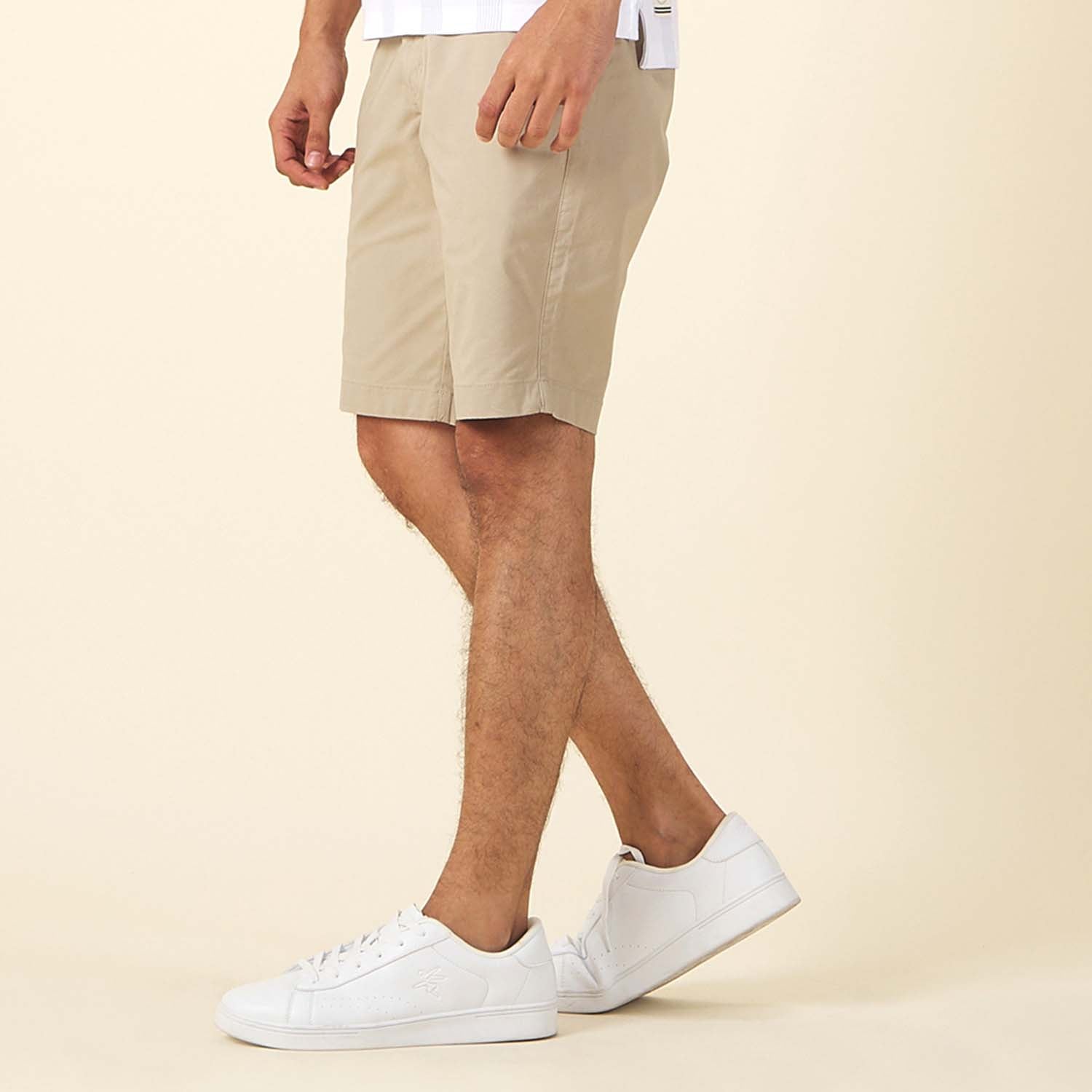 GIORDANO Men's Cotton Spandex Twill Low Rise Slim Tapered Fit Bermuda Shorts (01105202)