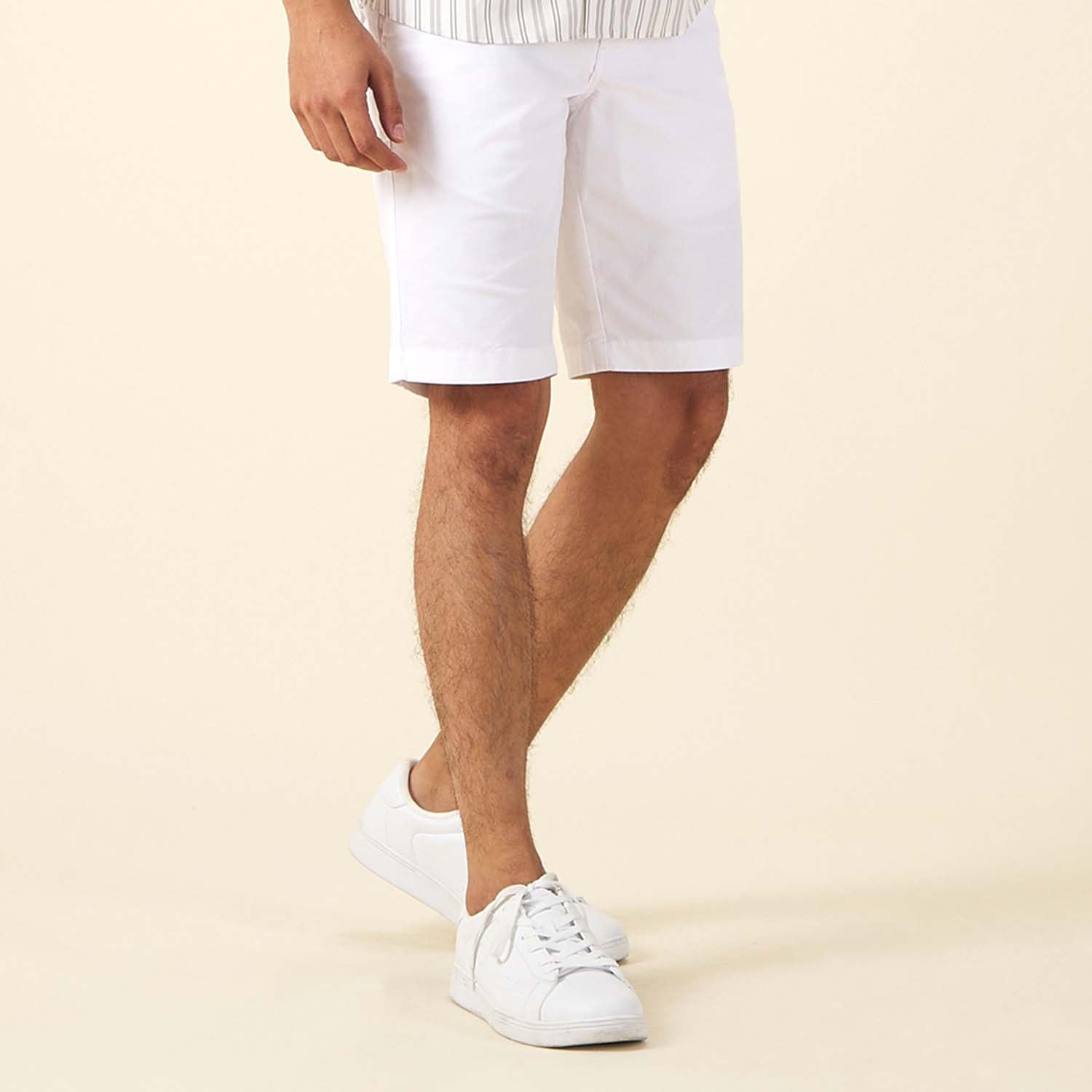 GIORDANO Men's Cotton Spandex Twill Low Rise Slim Tapered Fit Bermuda Shorts (01105202)