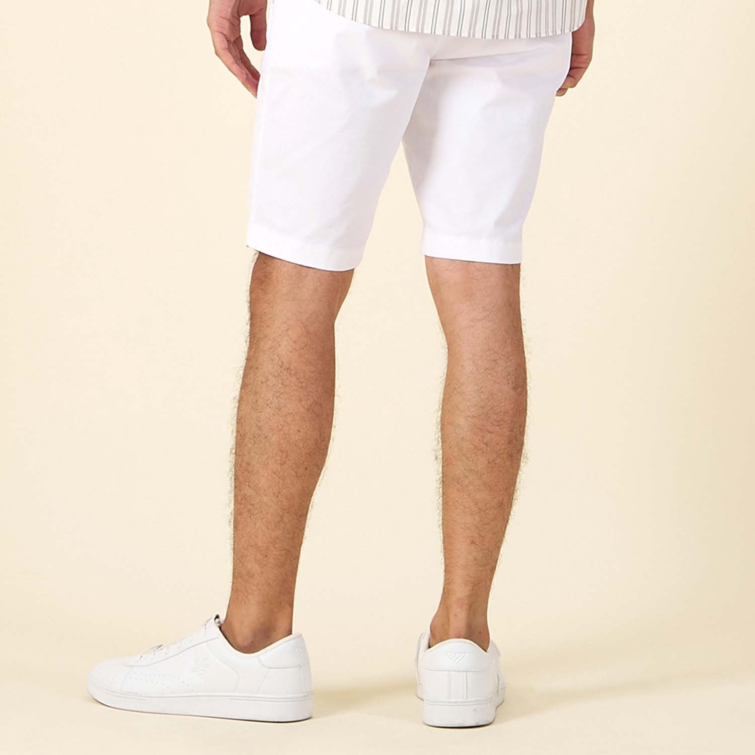 GIORDANO Men's Cotton Spandex Twill Low Rise Slim Tapered Fit Bermuda Shorts (01105202)