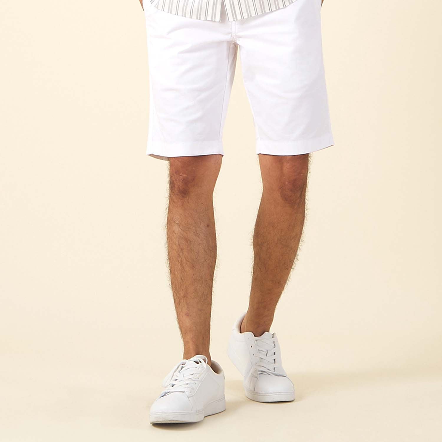 GIORDANO Men's Cotton Spandex Twill Low Rise Slim Tapered Fit Bermuda Shorts (01105202)