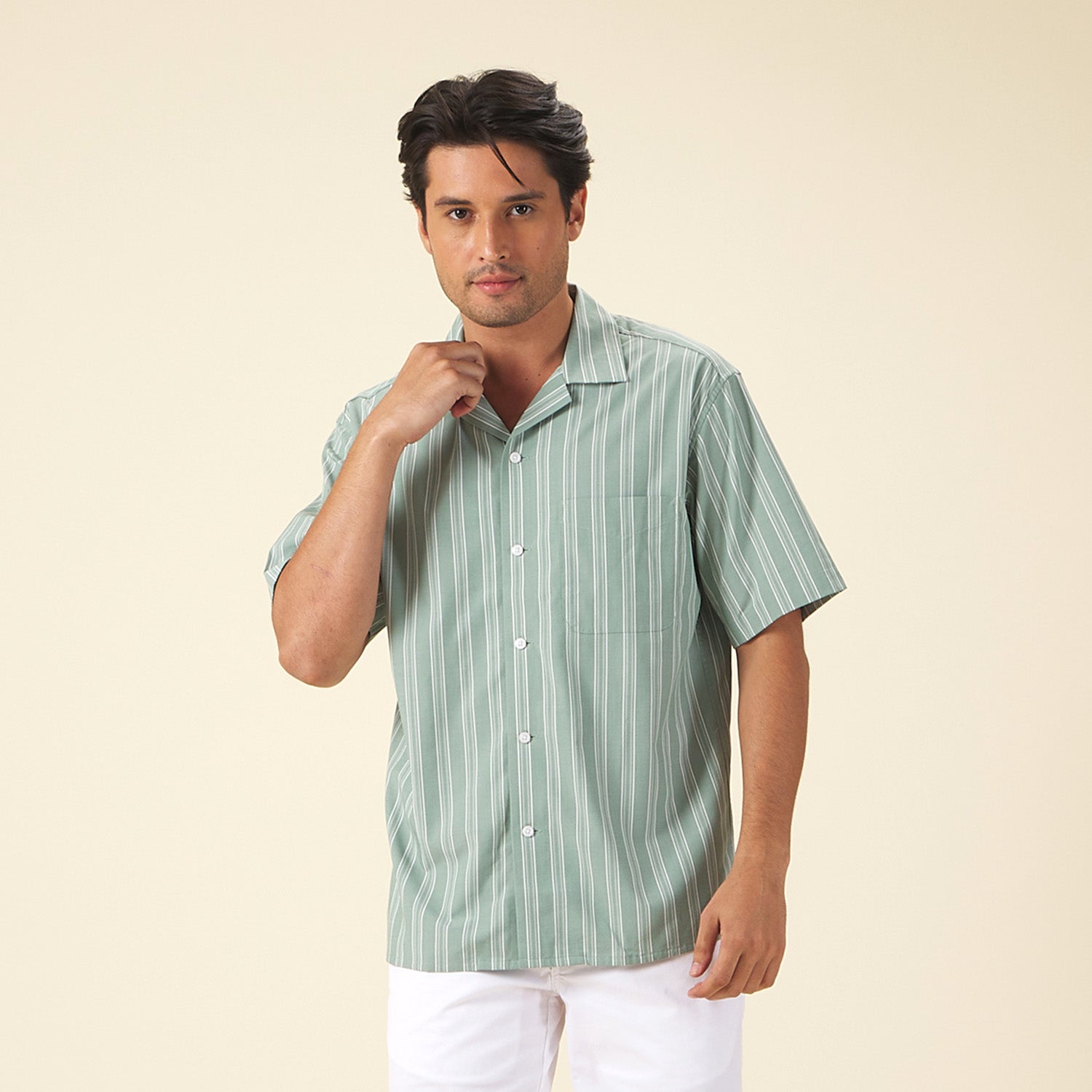 GIORDANO Men's Twill Relax Fit Short Sleeves Shirt (01045234)