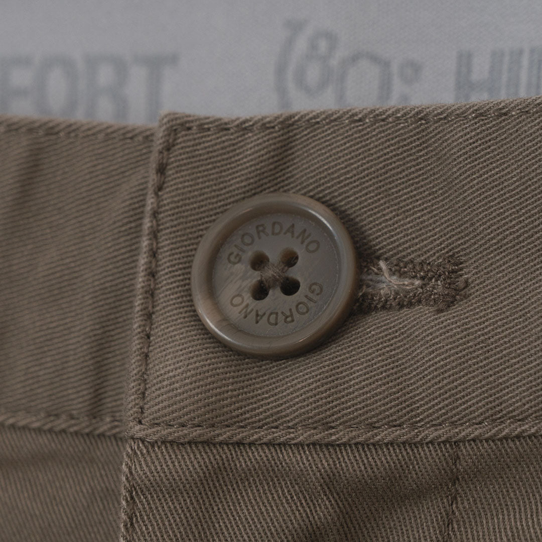 GIORDANO Men's Cotton Spandex Twill Low Rise Slim Tapered Crop Pants (01126006)