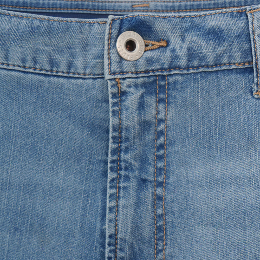 GIORDANO Men's Cotton Spandex Denim Mid Rise Regular Straight Fit Jeans (01113011)
