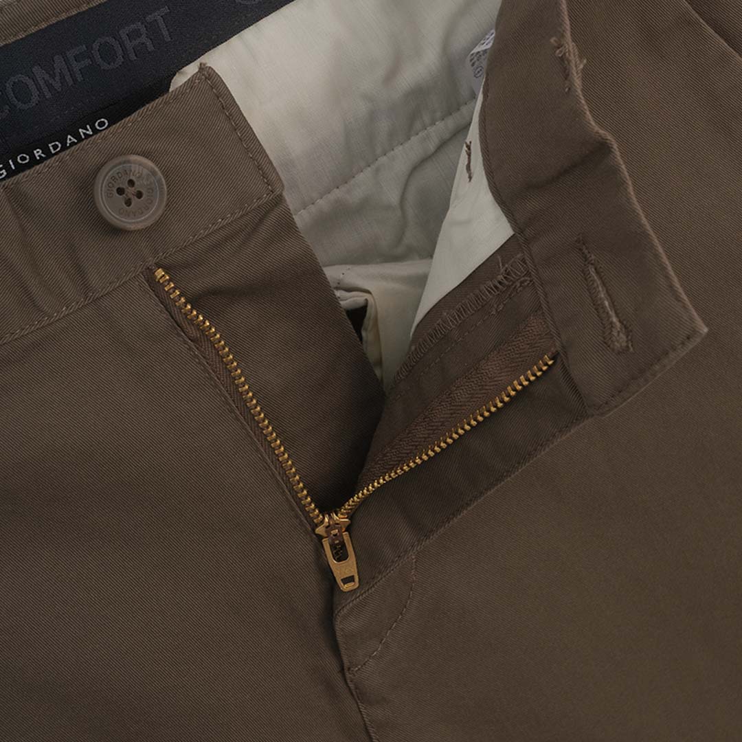 GIORDANO Men's Cotton Spandex Twill Mid Rise Regular Straight Fit Khakis (01116027)